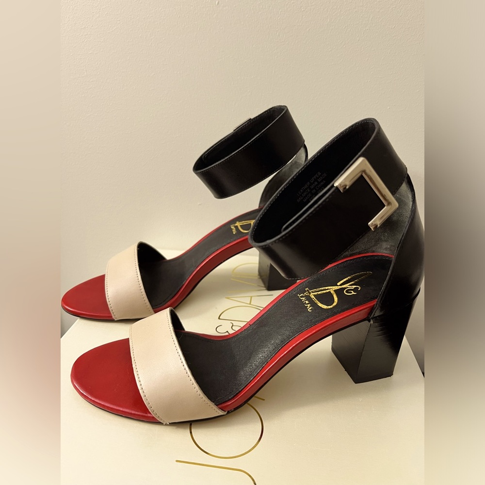 Joan & David Dakentlee Sandals Size 8